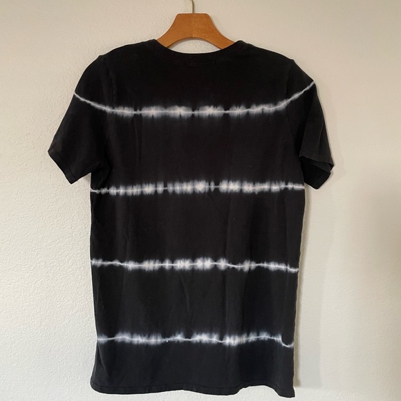 Carly Jean Los Angeles Tee - Picture 4 of 4